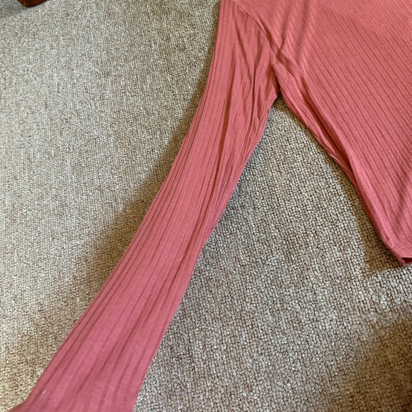 Me to we crop top - Picture 4 of 4